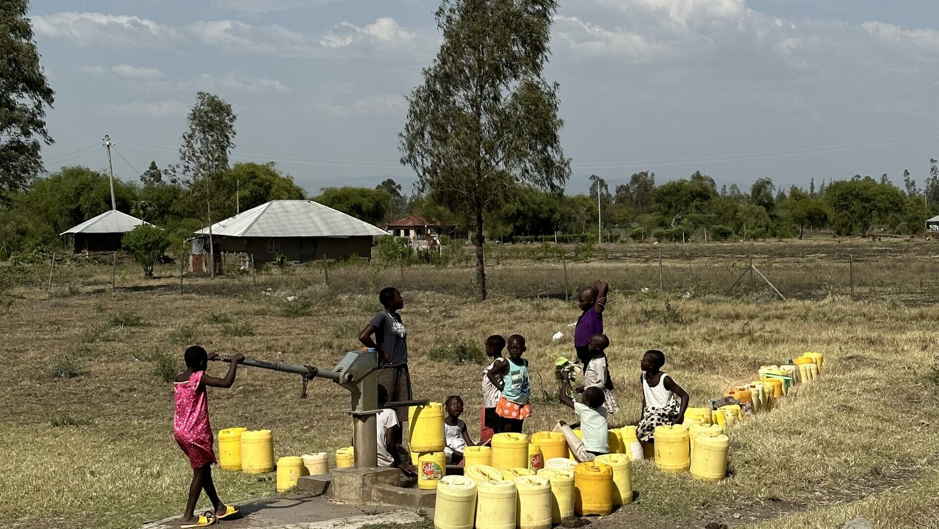 Bild zum Bannerelement - Let’s end water poverty in Africa with clean water wells