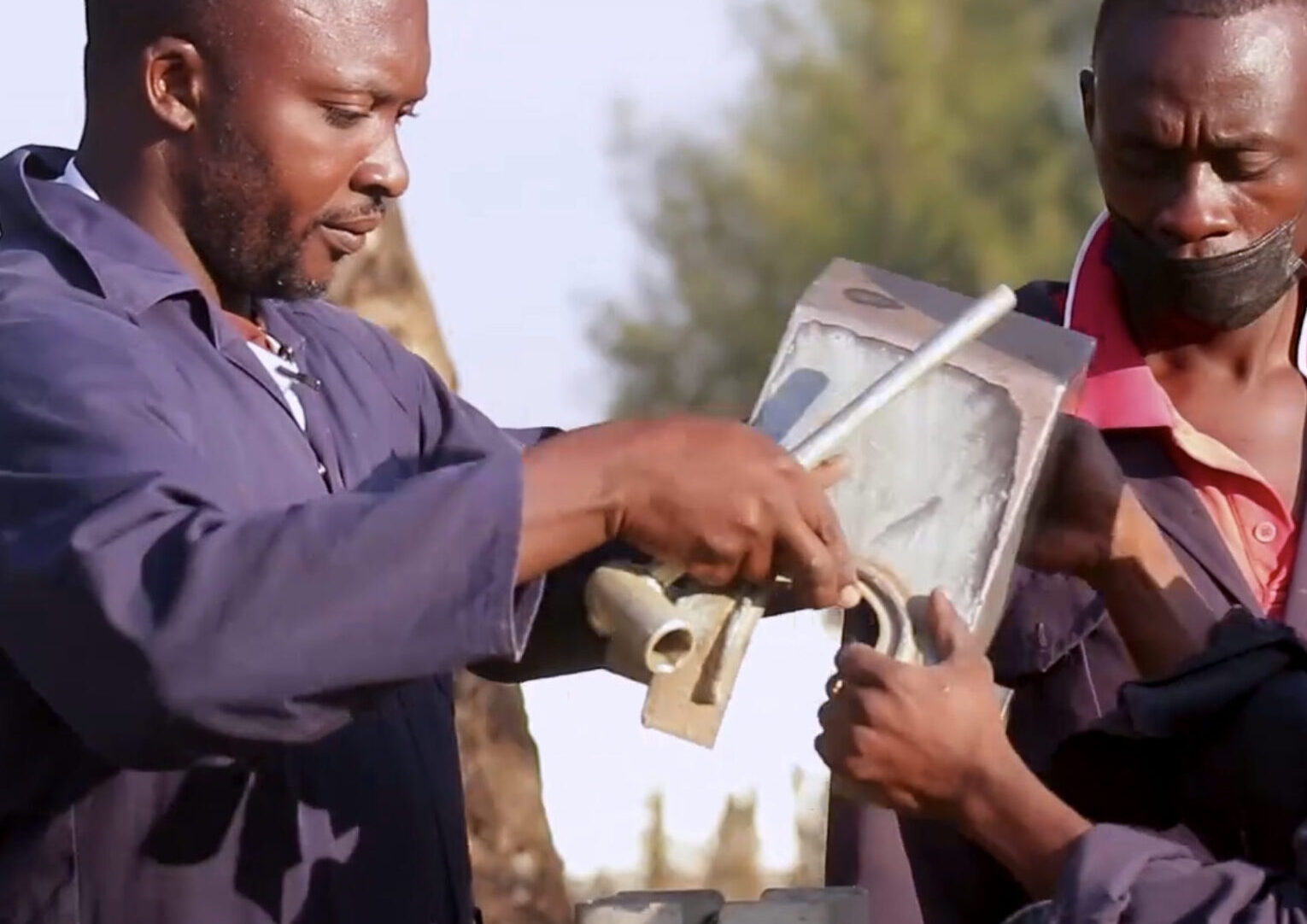 Bild zum Bannerelement - Tutorial: how to service a borewell with handpump
